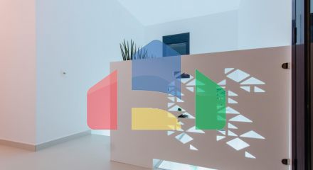 НОВОЕ СТРОИТЕЛЬСТВО В ОРИХУЭЛА-КОСТА. 4 СПАЛЬНИ. УЧASTOK. ГАРАЖ. СОБСВЕННЫЙ БАСЕЙН. ПЛЯЖ ВСЕГО в 350 МЕТРАХ.