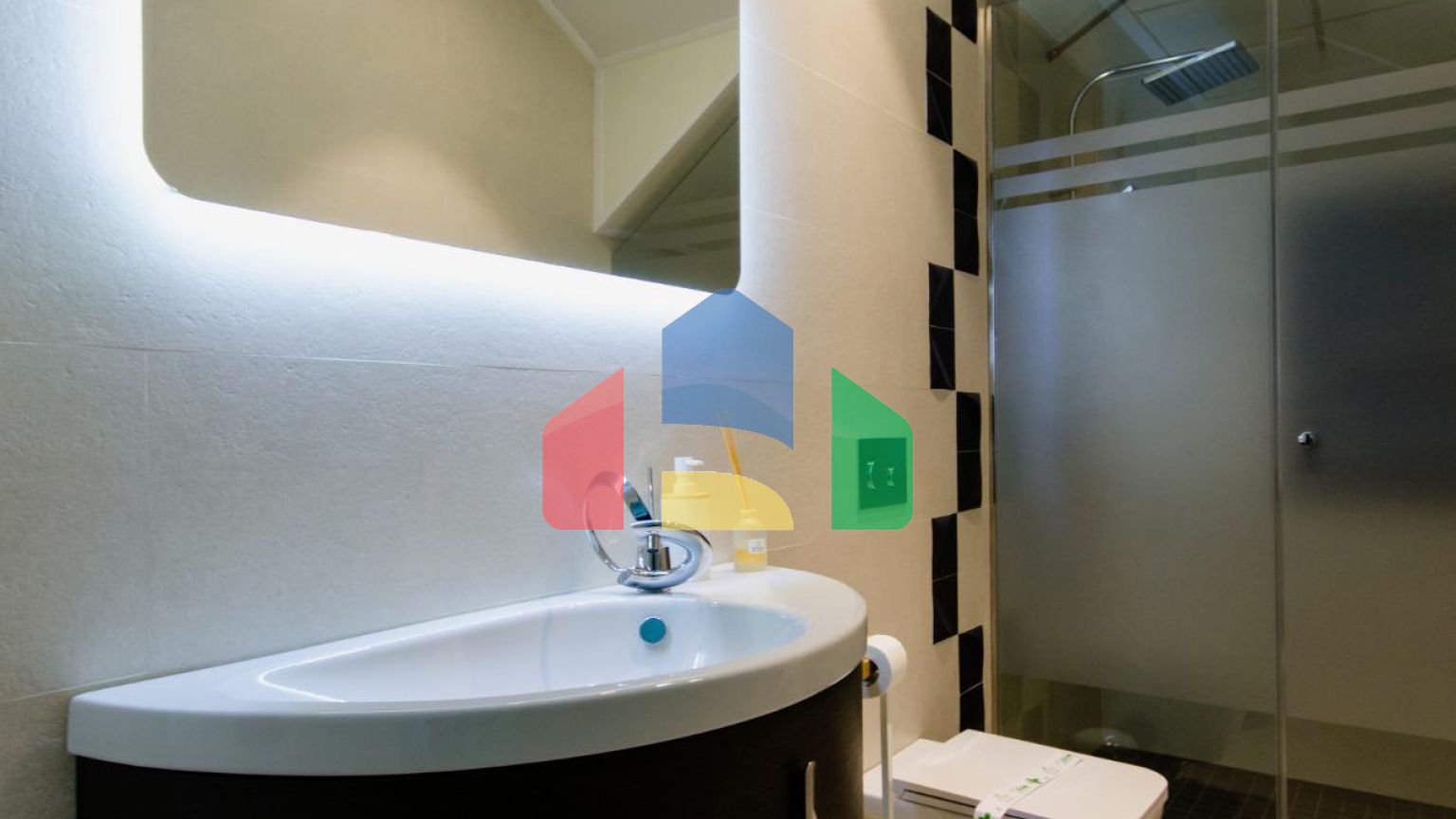 НОВОЕ СТРОИТЕЛЬСТВО В ОРИХУЭЛА-КОСТА. 4 СПАЛЬНИ. УЧASTOK. ГАРАЖ. СОБСВЕННЫЙ БАСЕЙН. ПЛЯЖ ВСЕГО в 350 МЕТРАХ.