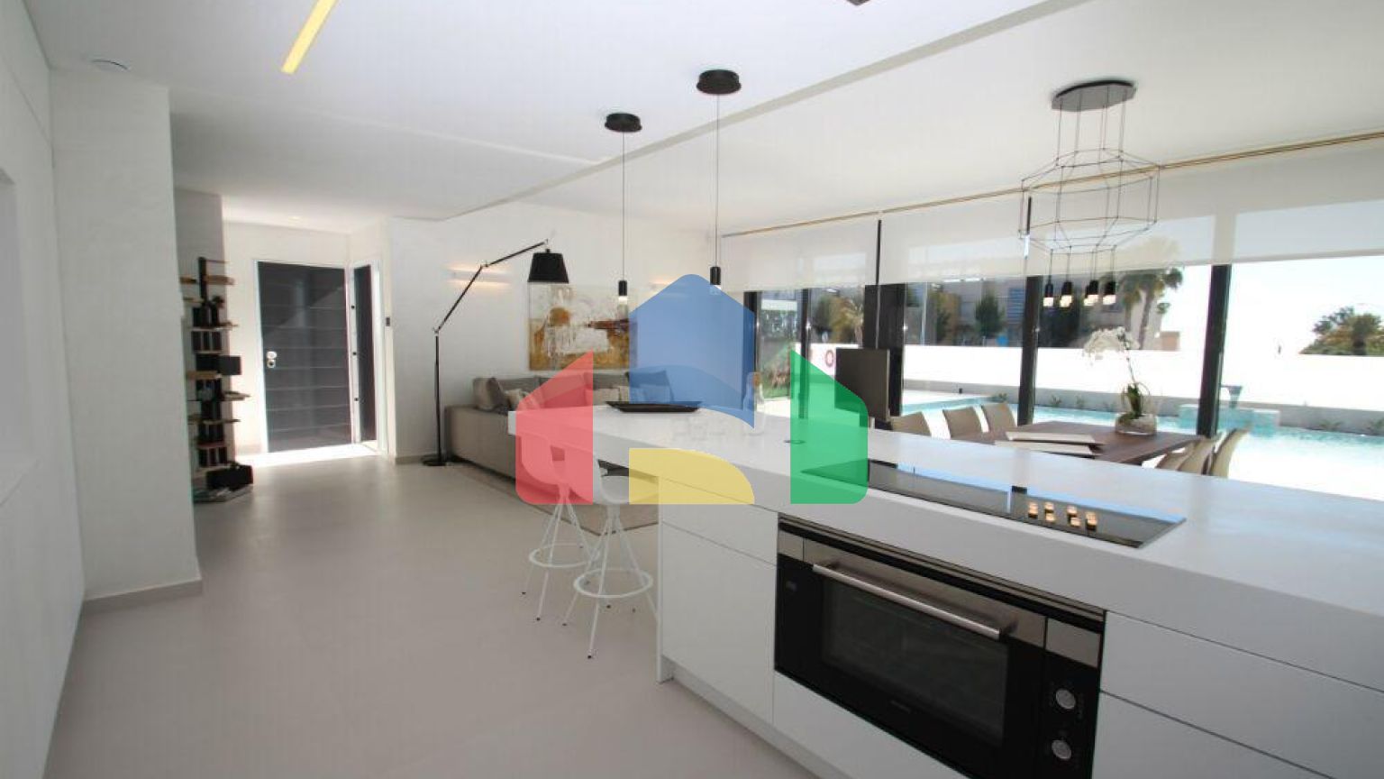 НОВОЕ СТРОИТЕЛЬСТВО В ОРИХУЭЛА-КОСТА. 4 СПАЛЬНИ. УЧASTOK. ГАРАЖ. СОБСВЕННЫЙ БАСЕЙН. ПЛЯЖ ВСЕГО в 350 МЕТРАХ.