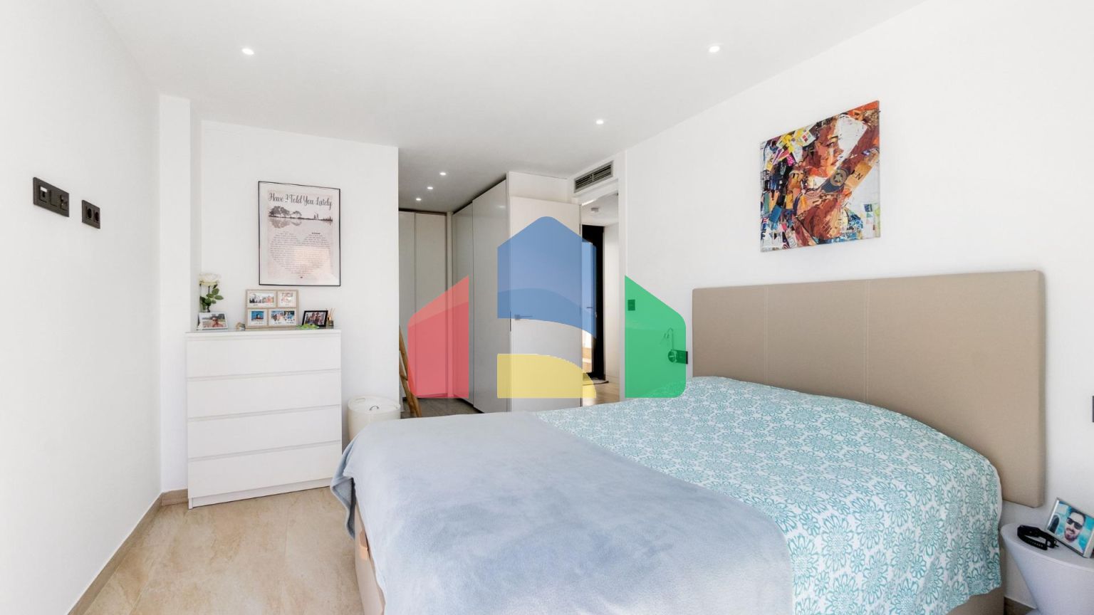 ВИЛЛА НОВОСТРОЙ. 3 СПАЛЬНИ. 3 ВАННЫЕ КОМНАТЫ. 171 М2 УЧАСТОК. БАССЕЙН. 194М2 ПЛОЩАДЬ.