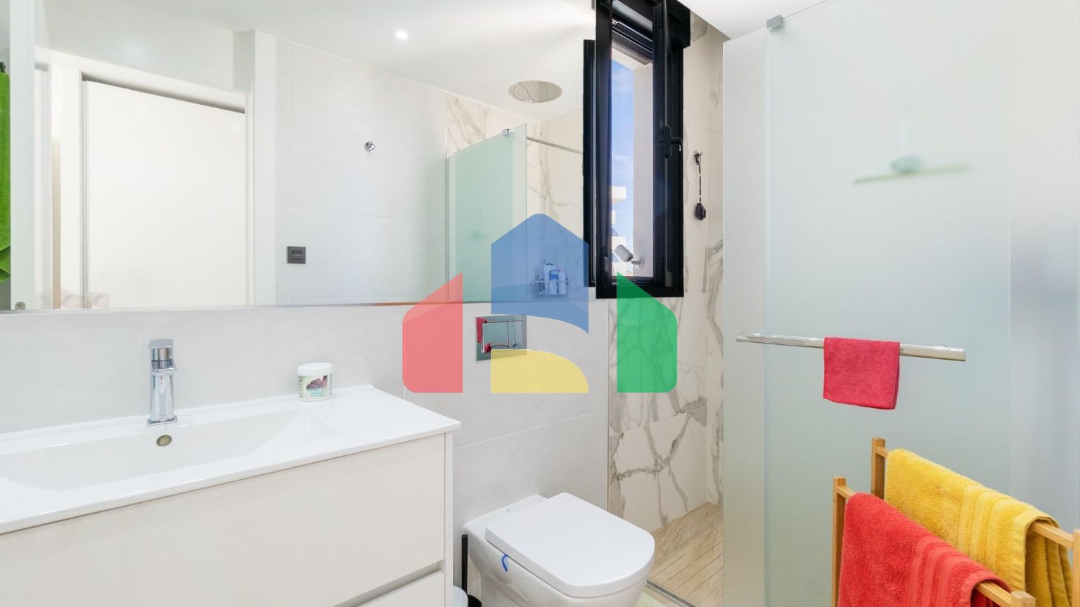 ВИЛЛА НОВОСТРОЙ. 3 СПАЛЬНИ. 3 ВАННЫЕ КОМНАТЫ. 171 М2 УЧАСТОК. БАССЕЙН. 194М2 ПЛОЩАДЬ.