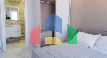 СОВРЕМЕННАЯ ВИЛЛА ПОСЛЕ ПОЛЯ ДЛЯ ГОЛЬФА