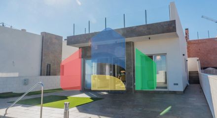 СОВРЕМЕННАЯ ВИЛЛА ПОСЛЕ ПОЛЯ ДЛЯ ГОЛЬФА