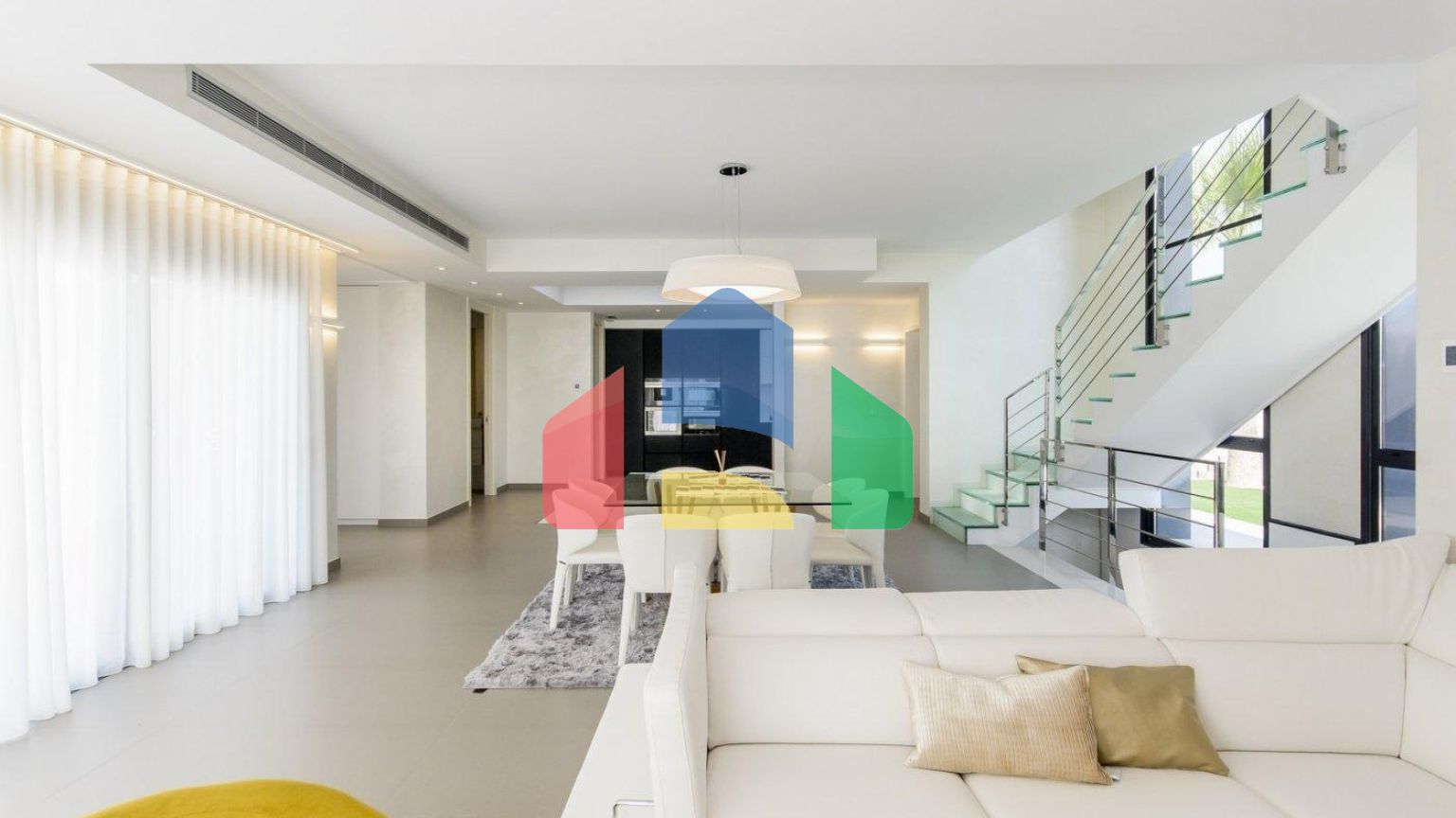 НОВЫЕ СТРОИТЕЛЬНЫЕ ВИЛЛЫ В 250 М ОТ ПЛЯЖА В КАМПУМОРЕ