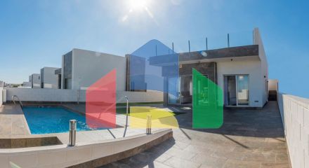 Современные виллы расположены рядом с Villamartin гольф, ориентированы на юго-восток.
