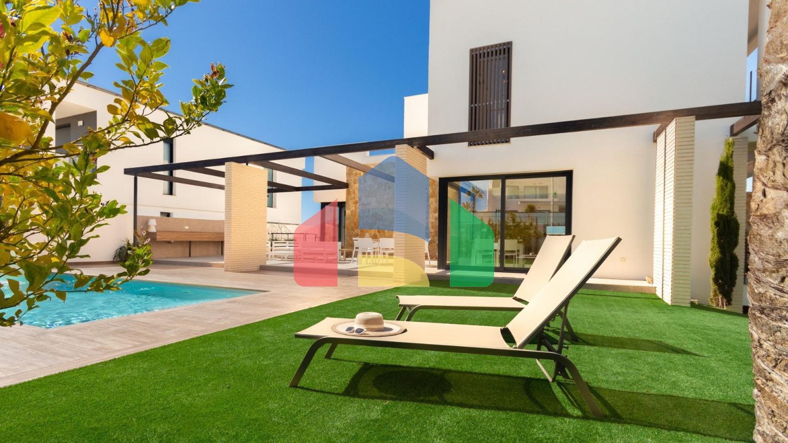 РОСКОШНАЯ ВИЛЛА НА ПЛЯЖЕ