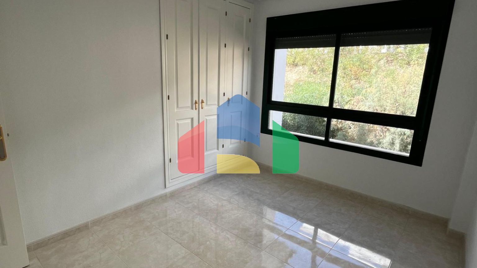 Продажа готовых апартаментов с ключом в Ломас-де-Кампоамор, Ориуэла Коста