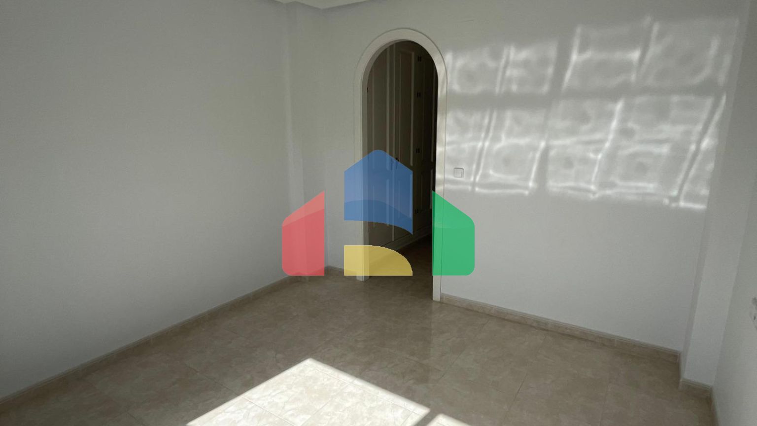 Продажа готовых апартаментов с ключом в Ломас-де-Кампоамор, Ориуэла Коста