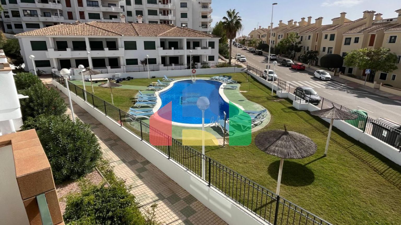 Продажа готовых апартаментов с ключом в Ломас-де-Кампоамор, Ориуэла Коста