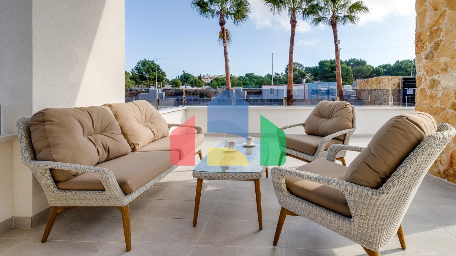 НОВОСТРОЙ В ПРИВАТНОМ КОМПЛЕКСЕ! 2 СПАЛЬНИ. 2 ВАННЫЕ КОМ. ГАРАЖ+КЛАДОВКА. САУНА. ТРЕН-ЗАЛ. ДЖАКУЗИ.