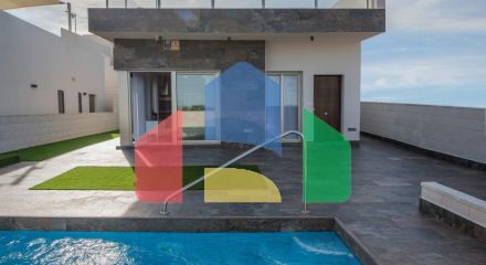 CONTEMPORARY VILLA NEXT TO THE GOLF COURSE