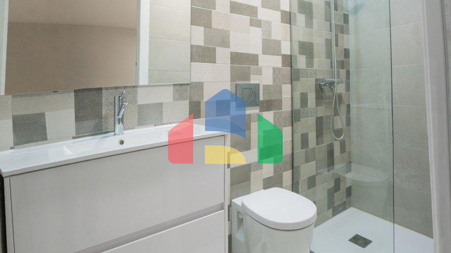 СОВРЕМЕННАЯ ВИЛЛА ПОСЛЕ ПОЛЯ ДЛЯ ГОЛЬФА