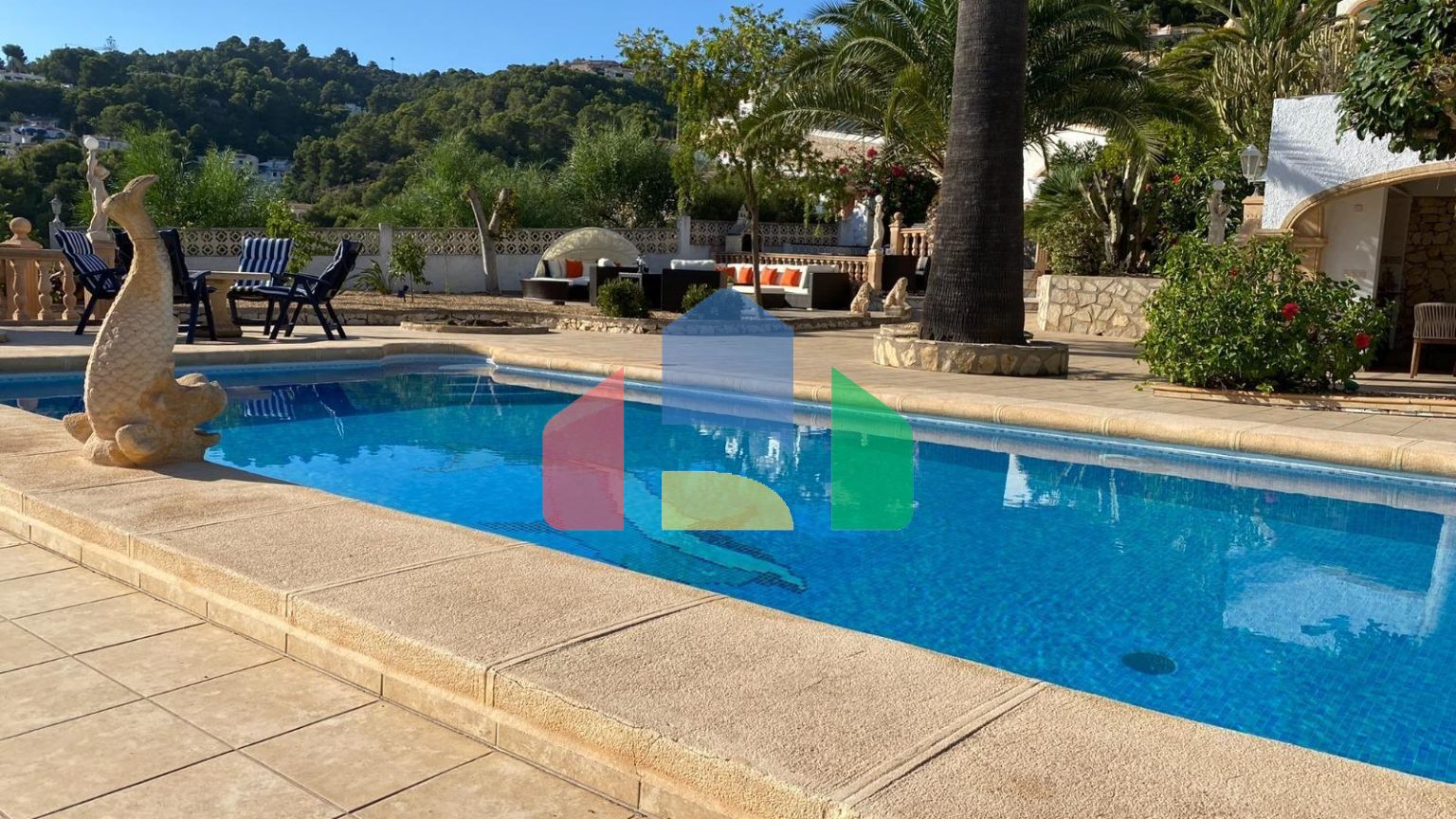 Великолепная вилла с прекрасным видом на Морайру и Кальпе