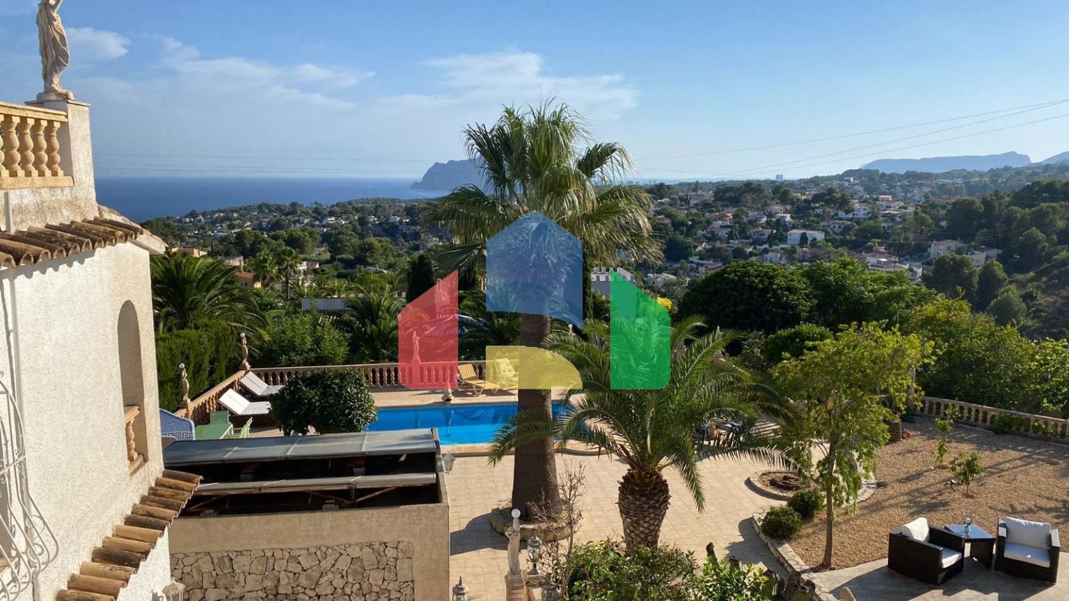 Великолепная вилла с прекрасным видом на Морайру и Кальпе