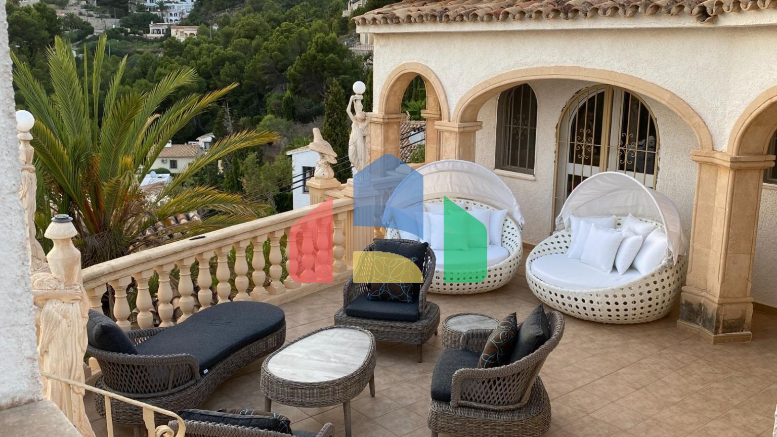 Великолепная вилла с прекрасным видом на Морайру и Кальпе