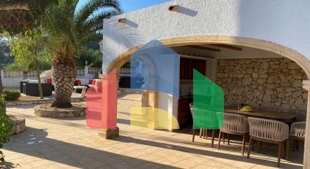 Великолепная вилла с прекрасным видом на Морайру и Кальпе