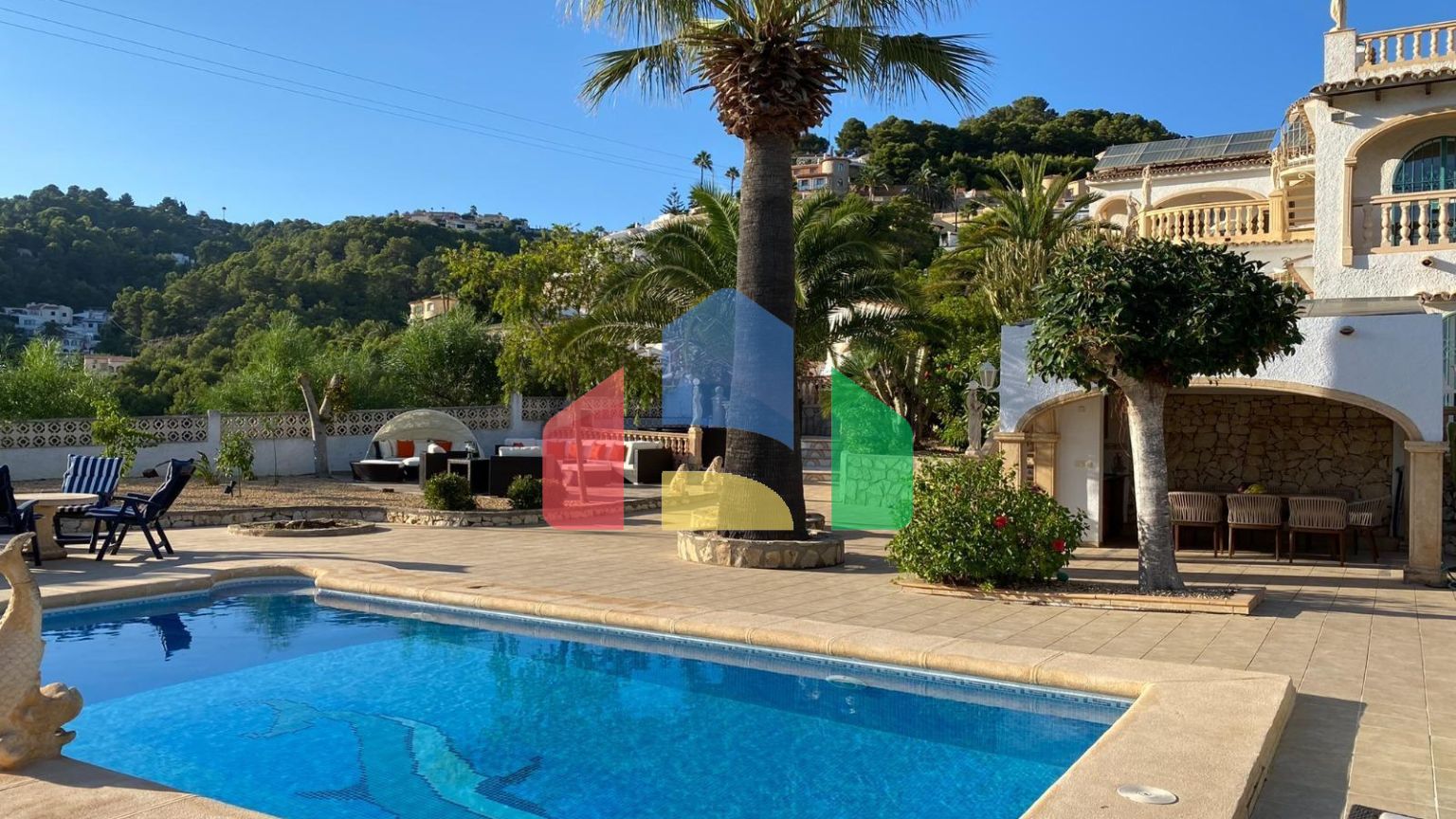 Великолепная вилла с прекрасным видом на Морайру и Кальпе