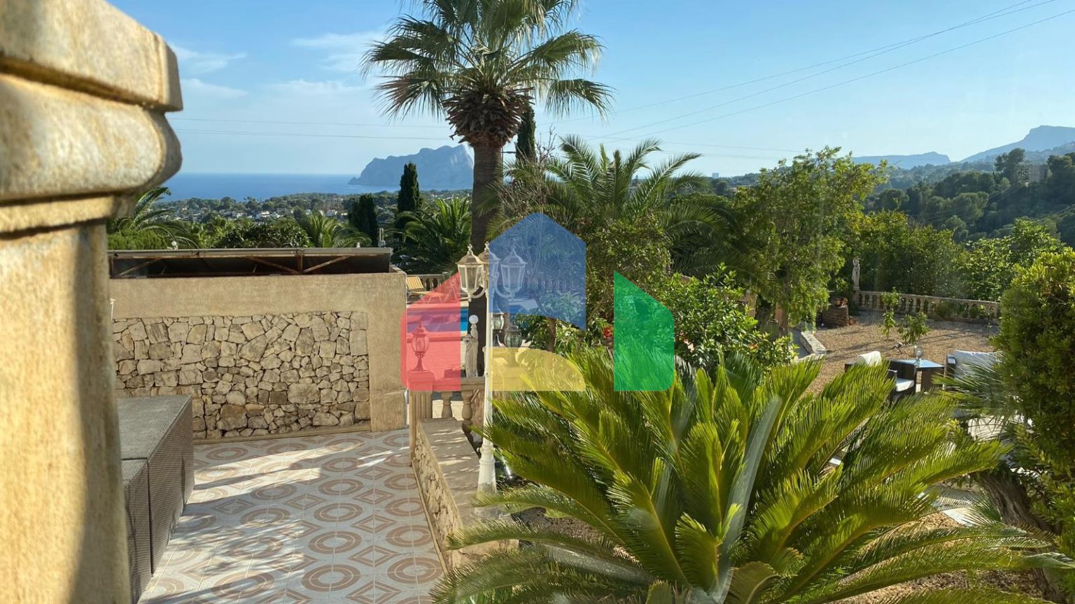 Великолепная вилла с прекрасным видом на Морайру и Кальпе