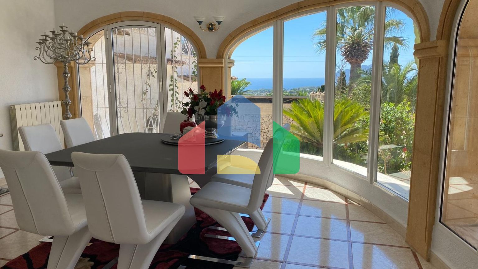 Великолепная вилла с прекрасным видом на Морайру и Кальпе