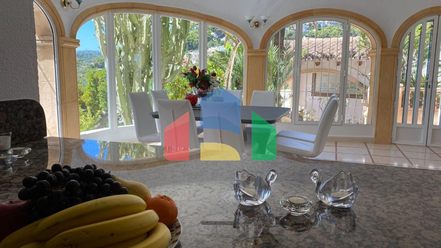 Великолепная вилла с прекрасным видом на Морайру и Кальпе