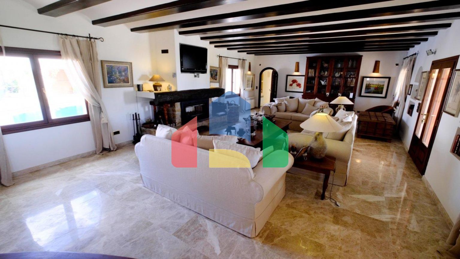 РОСКОШНЫЙ ДОМ В БЕНИССЕ