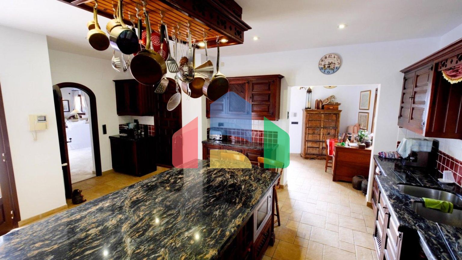 РОСКОШНЫЙ ДОМ В БЕНИССЕ