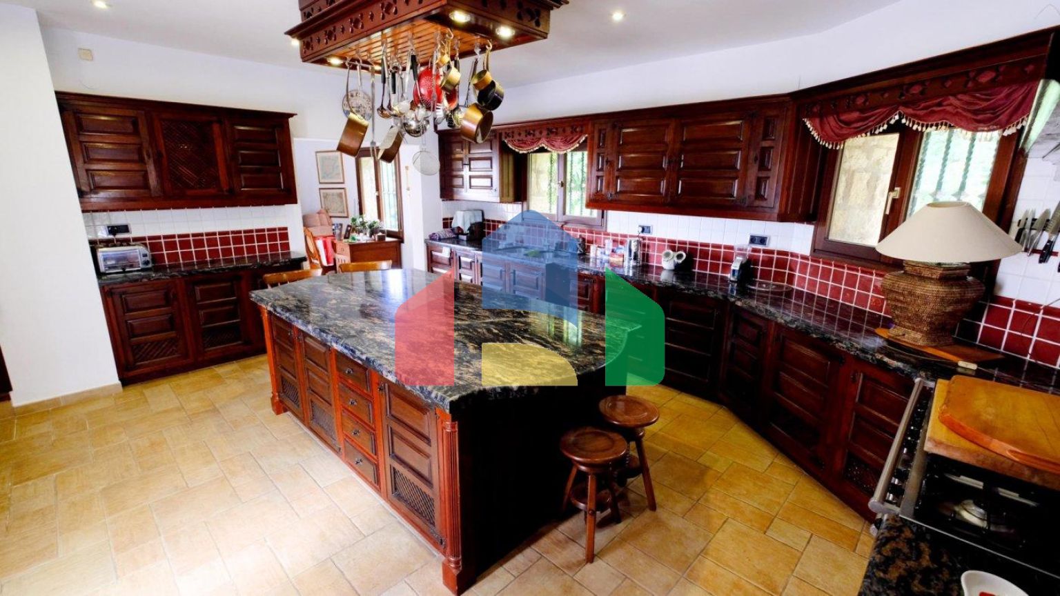 РОСКОШНЫЙ ДОМ В БЕНИССЕ