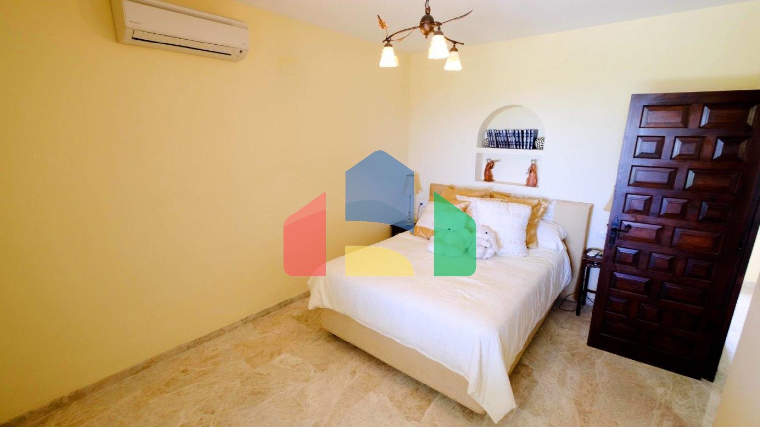 РОСКОШНЫЙ ДОМ В БЕНИССЕ