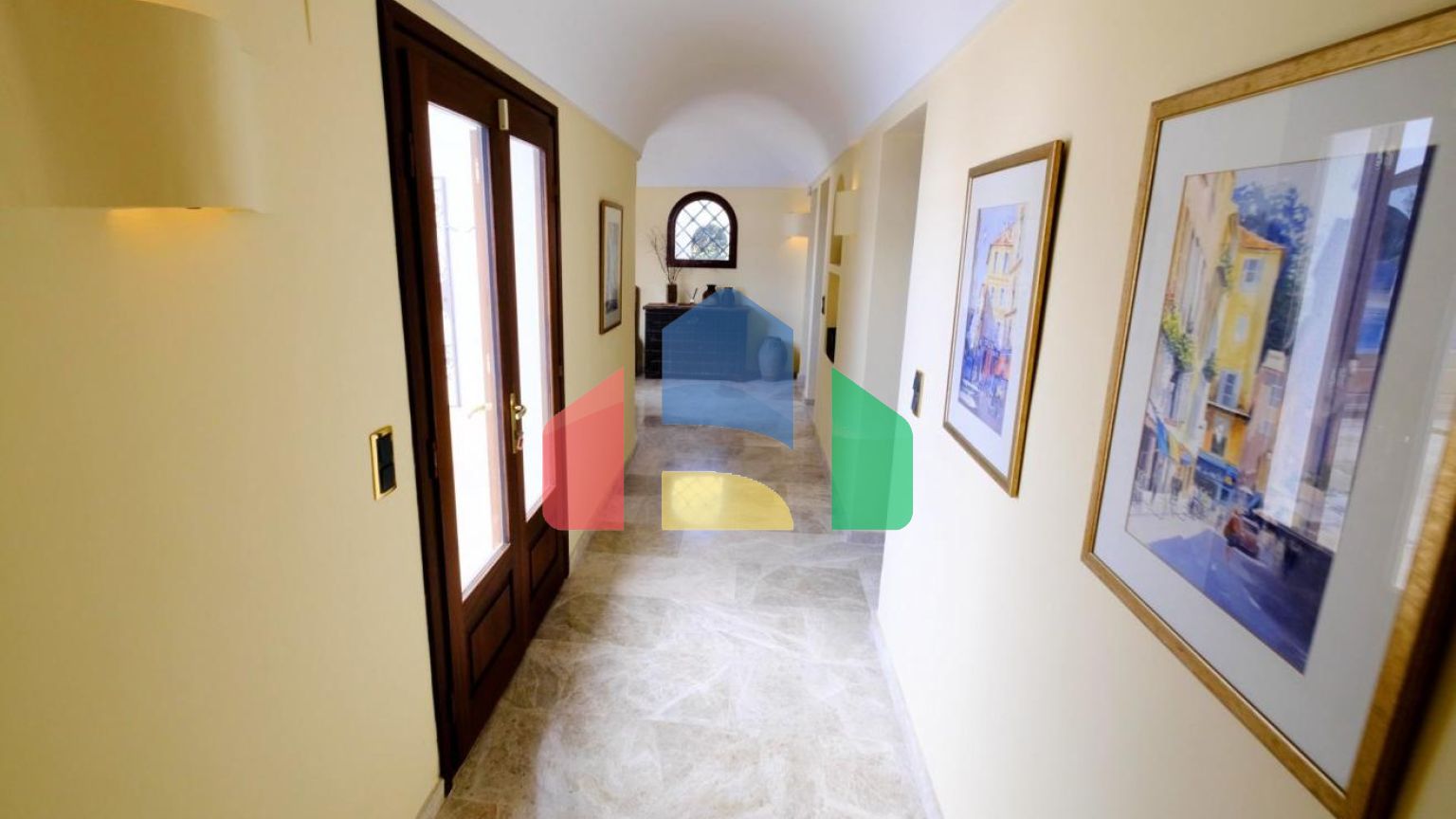 РОСКОШНЫЙ ДОМ В БЕНИССЕ