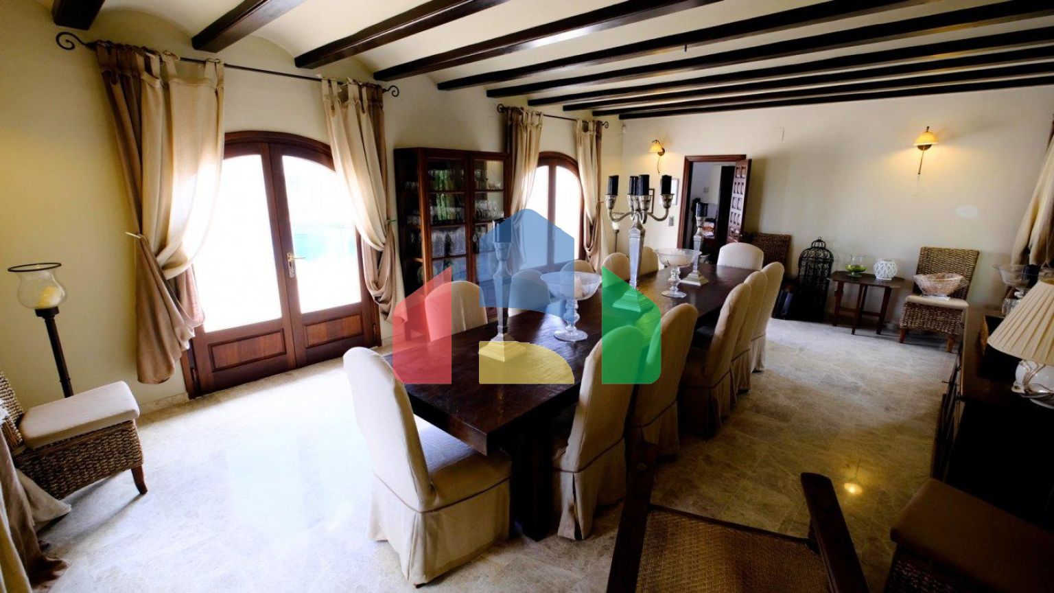 РОСКОШНЫЙ ДОМ В БЕНИССЕ