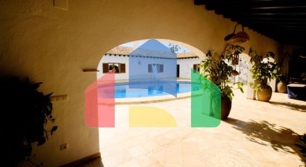 РОСКОШНЫЙ ДОМ В БЕНИССЕ