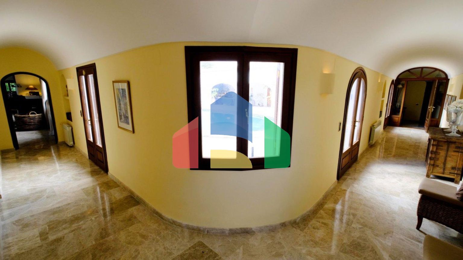 РОСКОШНЫЙ ДОМ В БЕНИССЕ