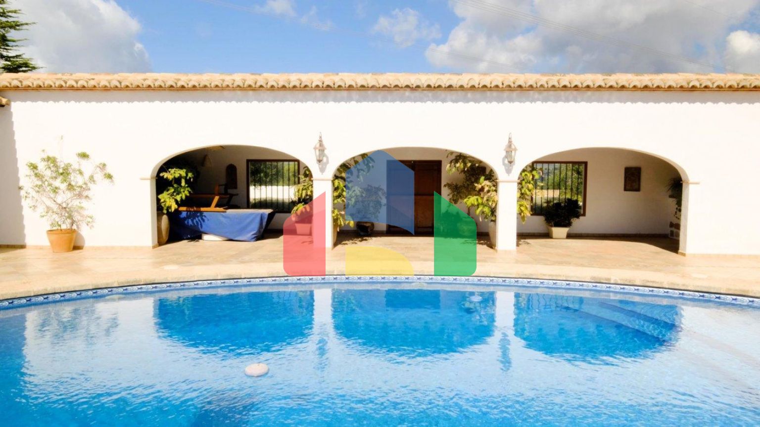 РОСКОШНЫЙ ДОМ В БЕНИССЕ