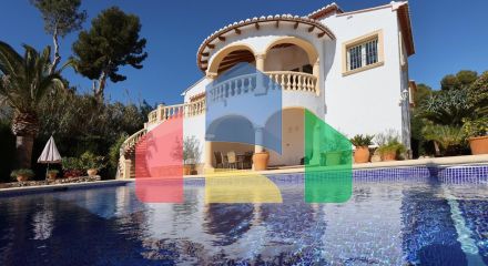 Mediterranean style villa with pool and close to the sea