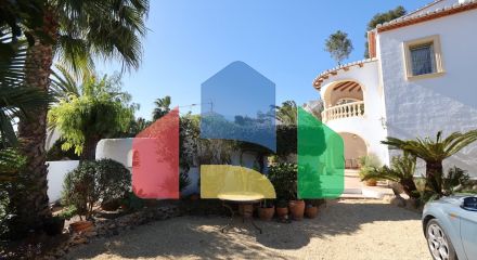 Mediterranean style villa with pool and close to the sea