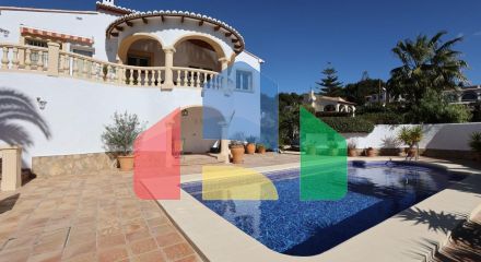 Mediterranean style villa with pool and close to the sea