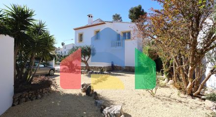 Вилла в средиземноморском стиле с бассейном и недалеко от моря