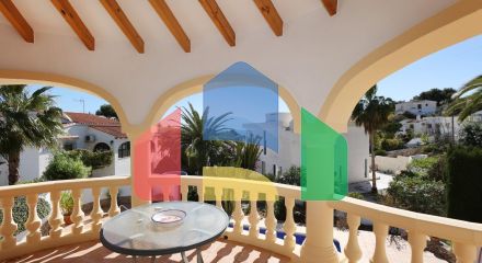 Вилла в средиземноморском стиле с бассейном и недалеко от моря