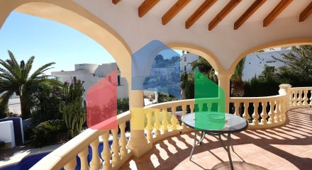 Вилла в средиземноморском стиле с бассейном и недалеко от моря