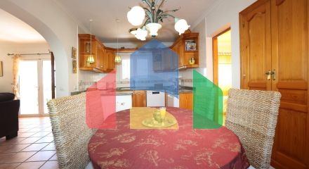 Вилла в средиземноморском стиле с бассейном и недалеко от моря