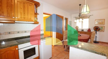 Вилла в средиземноморском стиле с бассейном и недалеко от моря