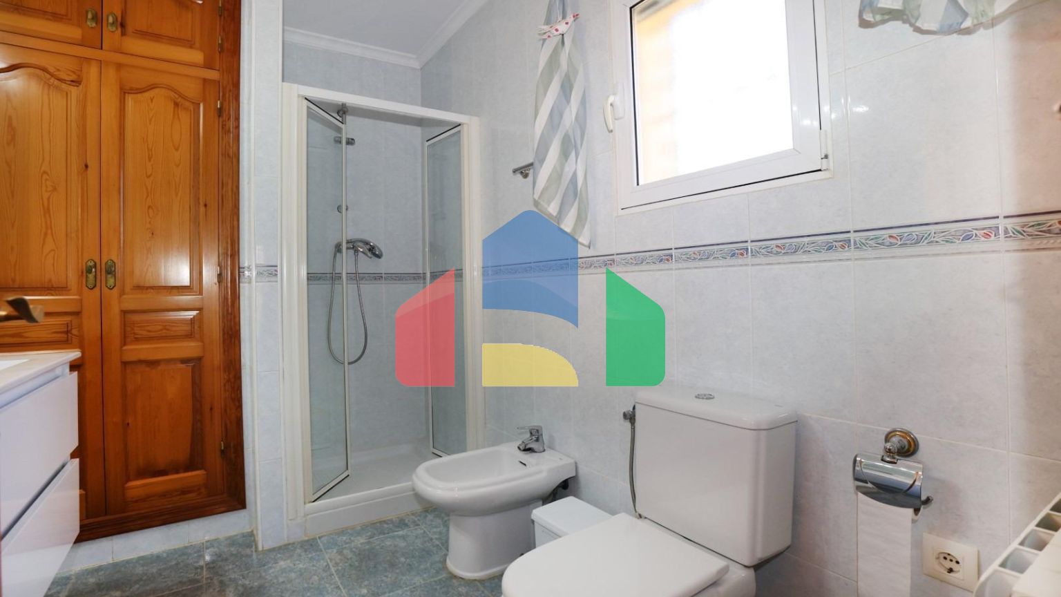 Вилла в средиземноморском стиле с бассейном и недалеко от моря