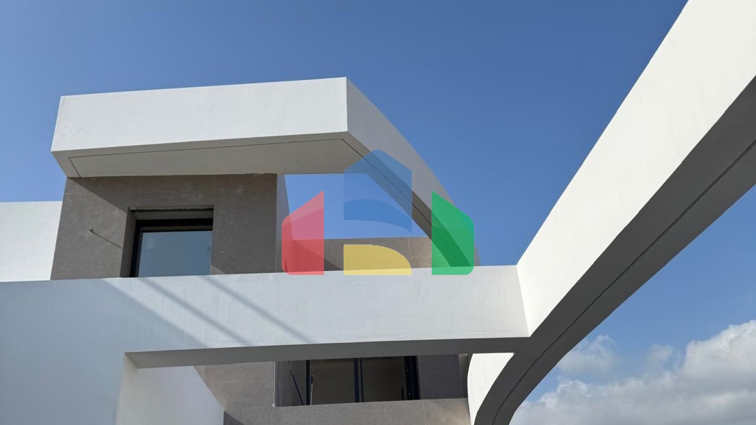 НОВАЯ ВИЛЛА С ВИДОМ НА МОРЕ В БЕНИССЕ