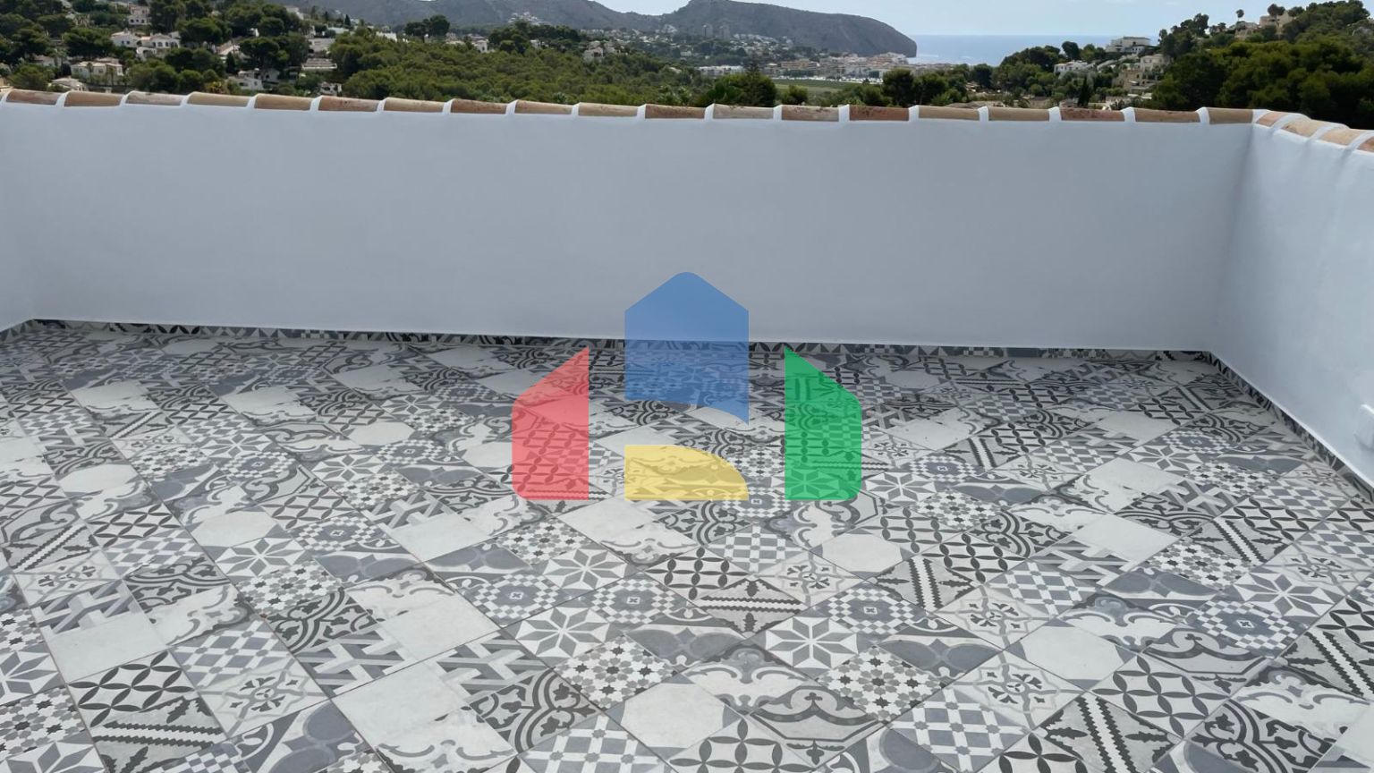 Эксклюзивная вилла в средиземноморском стиле с панорамным видом на море в Морайре (Коста-Бланка, Аликанте)