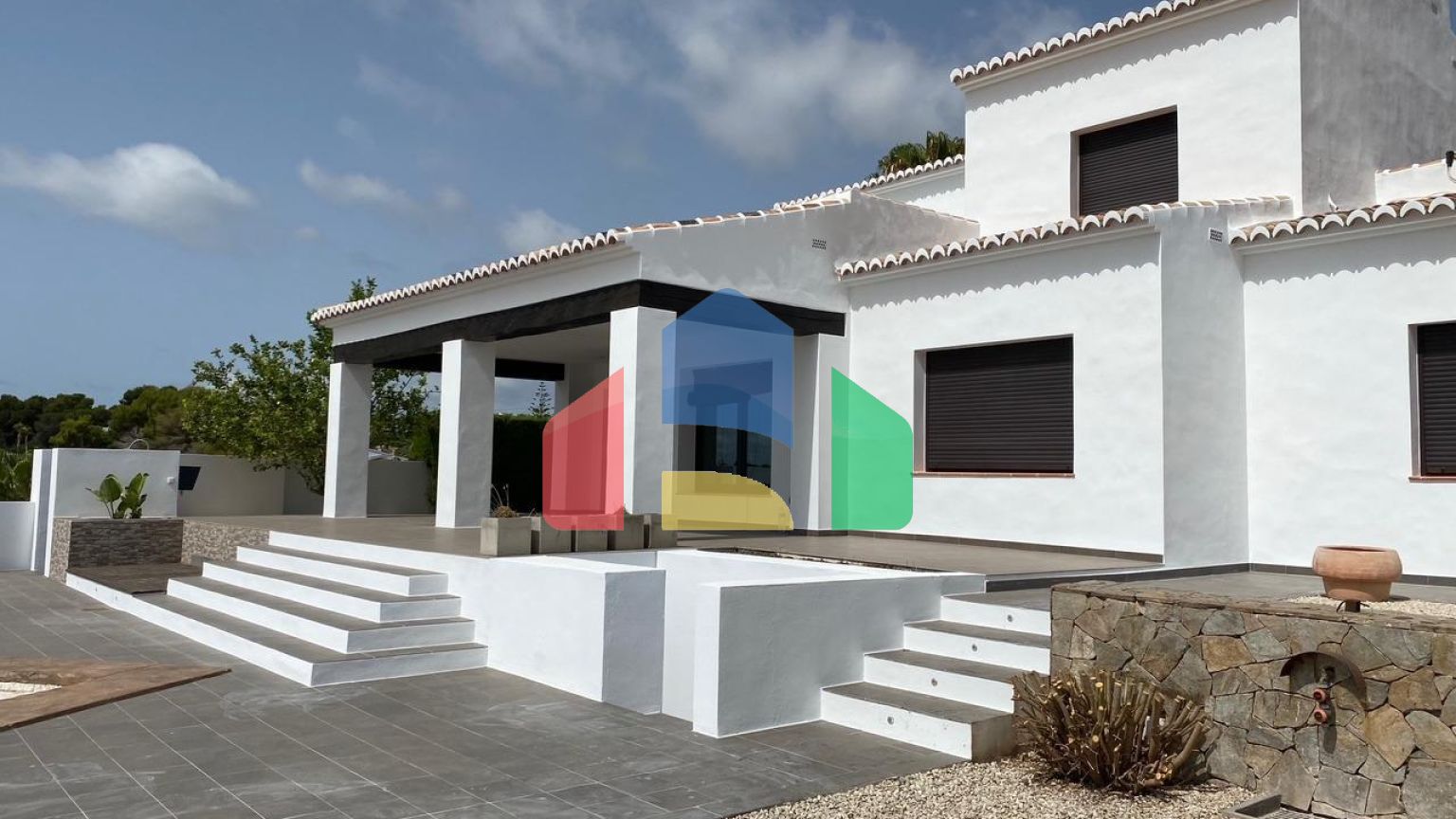 Эксклюзивная вилла в средиземноморском стиле с панорамным видом на море в Морайре (Коста-Бланка, Аликанте)