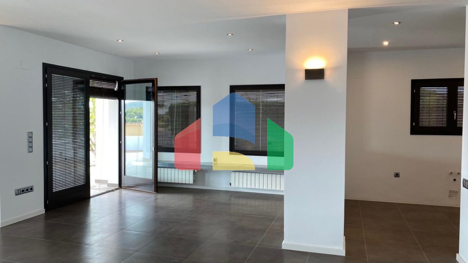 Эксклюзивная вилла в средиземноморском стиле с панорамным видом на море в Морайре (Коста-Бланка, Аликанте)