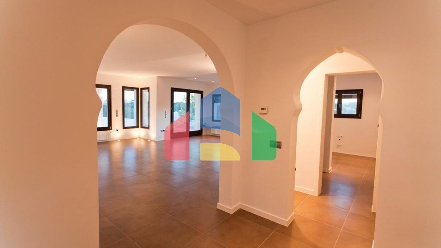 Эксклюзивная вилла в средиземноморском стиле с панорамным видом на море в Морайре (Коста-Бланка, Аликанте)