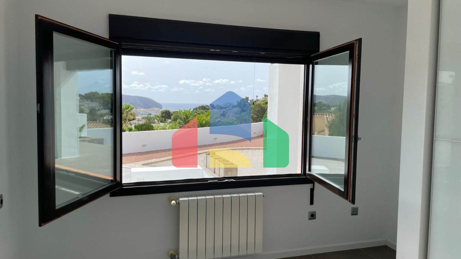 Эксклюзивная вилла в средиземноморском стиле с панорамным видом на море в Морайре (Коста-Бланка, Аликанте)