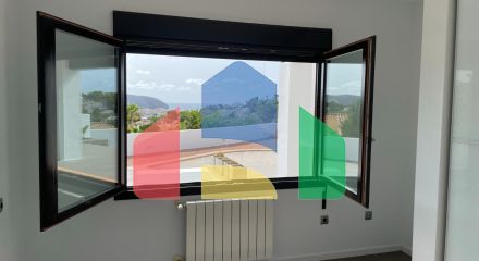 Эксклюзивная вилла в средиземноморском стиле с панорамным видом на море в Морайре (Коста-Бланка, Аликанте)