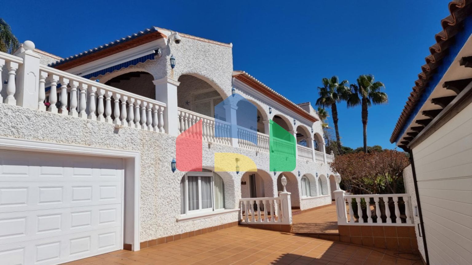 Роскошная вилла для большой семьи в Морайре